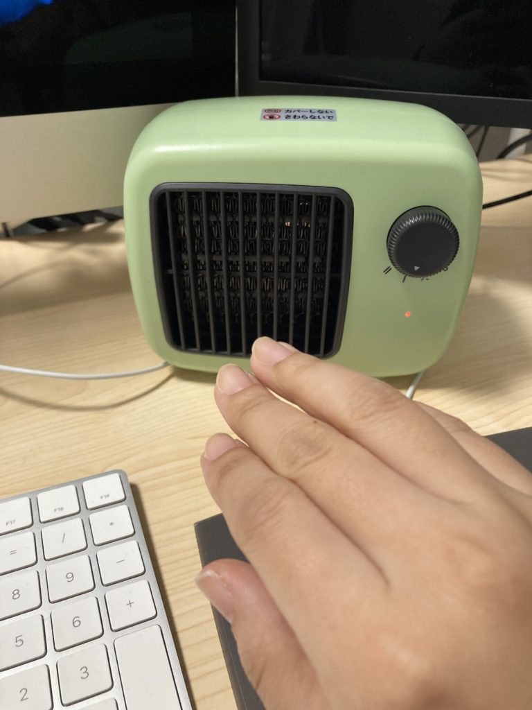 小型 ファンヒーター 足元 2秒速暖 セラミックヒーター Focondot