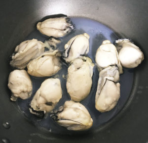 冷凍牡蠣を活かした調理例：蒸し牡蠣とリゾット